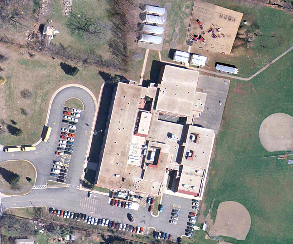 Aerial photograph of Herndon Elementary School taken in 1997.