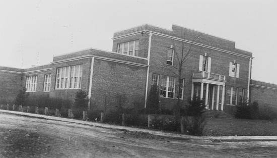 Black and white photograph of the Herndon School taken in 1937.